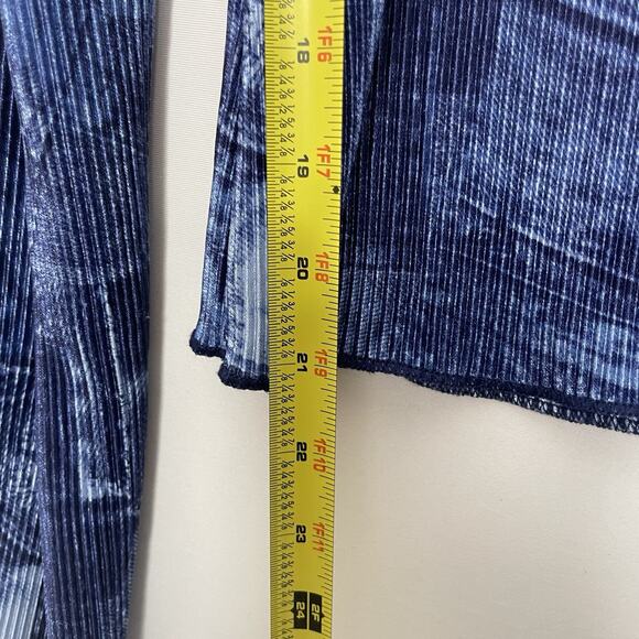 Almost Famous Womens Shirt M Blue Textured Crinkle Blouse Button Front Stretchy - Picture 7 of 7